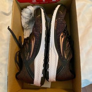 Saucony Ride Running Shoe new in box!